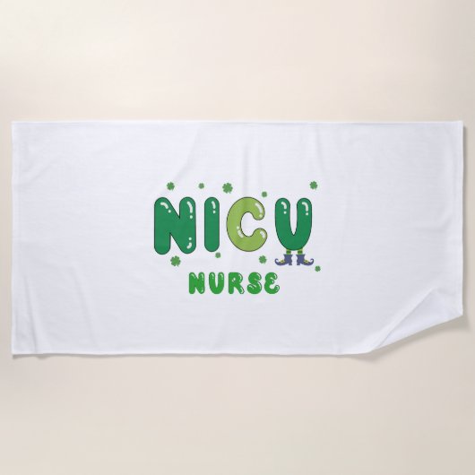 Cute NICU Krankenschwester St. Patrick's Design Strandtuch (Vorderseite)