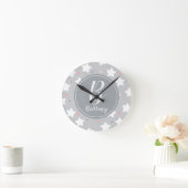 Cute Night Sky with Custom Monogram and Name Runde Wanduhr (Zuhause)