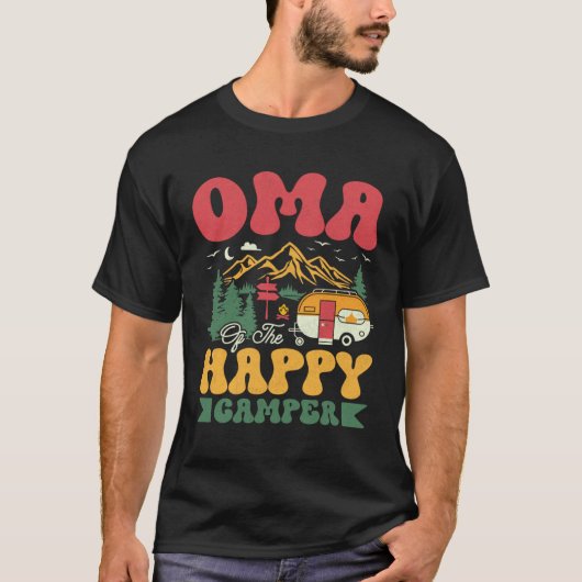 Cute Oma Of The Happy Camper Groovy Camping Trip T-Shirt (Vorderseite)