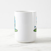Cute One-Eyed Pink Monster Playing Golf Cartoon Kaffeetasse (Mittel)