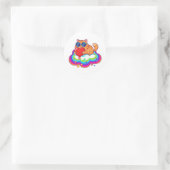 Cute Orange Cat Holding Red Heart on Rainbow Cloud Runder Aufkleber (Tasche)