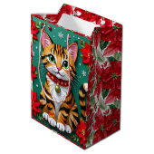 Cute Orange Kitty Cat and Poinsettia Christmas Mittlere Geschenktüte (Rückseite Schrägansicht)