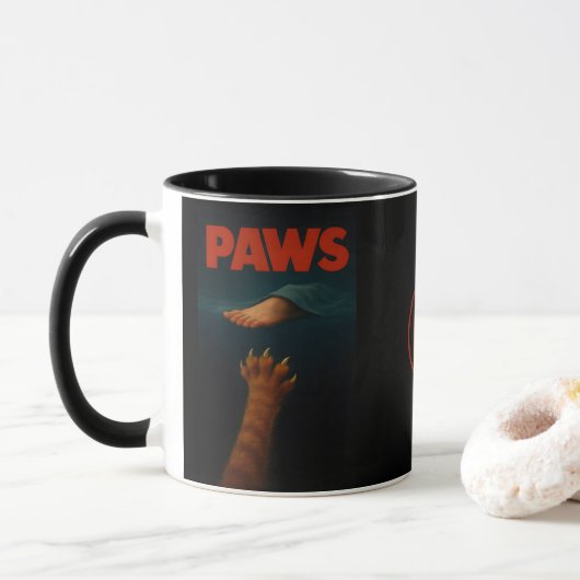 Cute Orange Tabby vs Human Foot Monogram Tasse (Mit Donut)