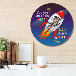 Cute Outer Space Rocket Ship Blast Off Birthday Große Wanduhr