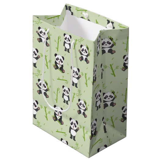 Cute Panda Bear Bamboo Kawaii Animals Pattern Mittlere Geschenktüte (Vorderseite Schrägansicht)
