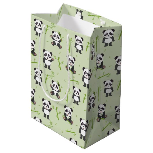 Cute Panda Bear Bamboo Kawaii Animals Pattern Mittlere Geschenktüte (Rückseite Schrägansicht)