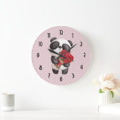 Cute Panda Bear with Rose Bouquet Große Wanduhr (Zuhause)