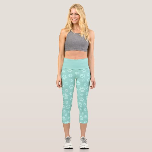 Cute Paws Pattern Mint Capri Leggings (Vorderseite)