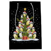 Cute Penguin Christmas Tree Funny Holiday Mittlere Geschenktüte (Vorderseite)