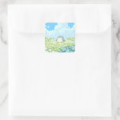 Cute Penguin in Blue Spring Meadow Quadratischer Aufkleber (Tasche)