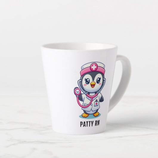 Cute Penguin Nurse Pink Stethoscope Custom Milchtasse (Rechte Ecke)