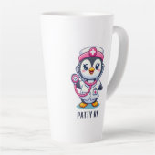Cute Penguin Nurse Pink Stethoscope Custom Milchtasse (Rechte Ecke)