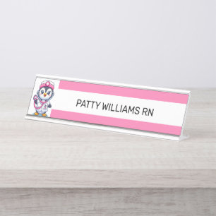 Cute Penguin Nurse Pink Stethoscope Streifen Schreibtischnamensplakette