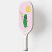 Cute Pickles playing Pickleball Pink Schläger (Links)