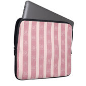 Cute Pink Bow Stripe Pattern – Girly Aesthetic Laptopschutzhülle (Vorne Rechts)