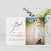 Cute Pink Flying Kite Sky Clouds Photo Birthday Einladung (Stehend Vorderseite)