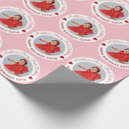 Cute Pink Girly Berry First Birthday Photo Geschenkpapier (Ecke)