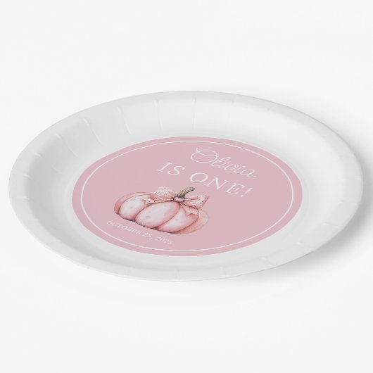 Cute Pink Pumpkin Girl 1st Birthday Pappteller (Schrägansicht)
