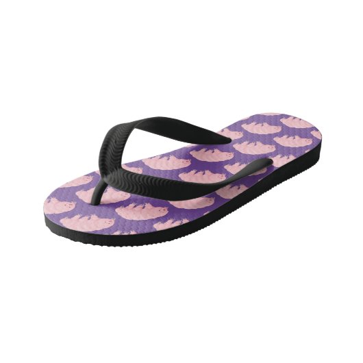 Cute pink tardigrade water bear cartoon kinderbadesandalen (Schrägansicht)