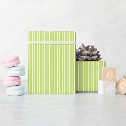 Cute Preppy Green & White Stripes Gift Geschenkpapier (Babyparty)