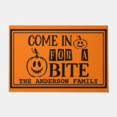 Cute Pumpkins & "Come In for a Bite" Halloween Fußmatte (Vorderseite)