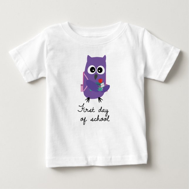 Cute, purple owl, owlet "First day of school" Baby T-shirt (Vorderseite)