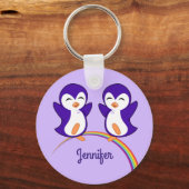 Cute Purple Penguin Monogram Rainbow Kids Schlüsselanhänger (Vorderseite)