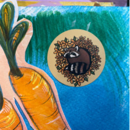 Cute Raccoon Daisy Flower Art Runder Aufkleber