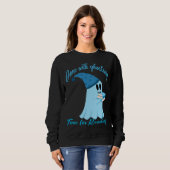 Cute Reading Ghost Illustration – Book Lover Sweatshirt (Vorne ganz)