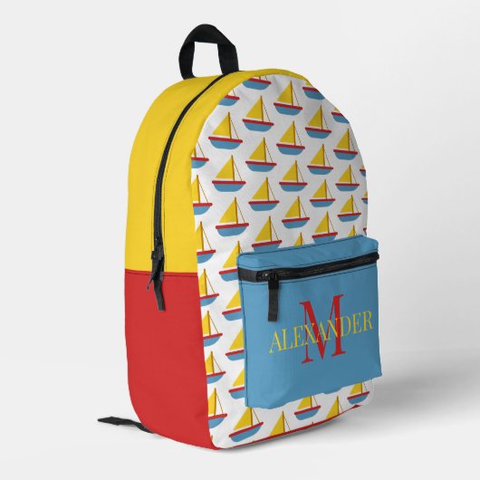Cute Red Blue Yellow Toy Sailboat Monogram Bedruckter Rucksack (Rückseitige Ecke links)