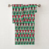 Cute red green abstract aztec pattern badhandtuch set (Insitu)