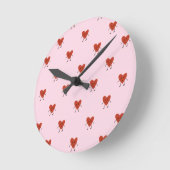 Cute Red Hearts Seamless Love Pattern on Pink Runde Wanduhr (Winkel)