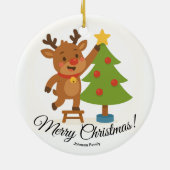 Cute Reindeer Decorating Tree Personalized Name Keramik Ornament (Hinten)