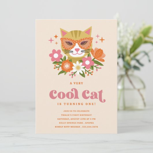 Cute Retro Floral Cool Cat First Birthday Party Einladung (Stehend Vorderseite)
