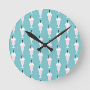 Cute Retro Milkshake Turquoise Runde Wanduhr