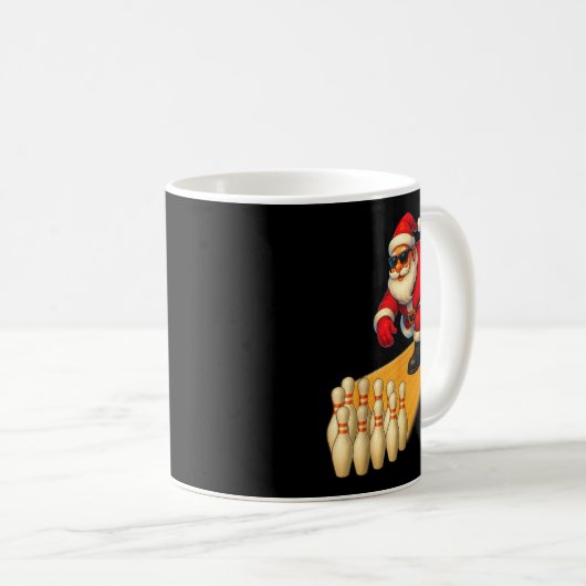 Cute Santa Playing Bowling Ball And Ns Bowler Chri Kaffeetasse (VorderseiteRechts)