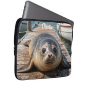 Cute Seal Laying on Boat Dock Ocean Pier Laptopschutzhülle (Vorne Rechts)