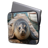 Cute Seal Laying on Boat Dock Ocean Pier Laptopschutzhülle (Vorderseite Links)