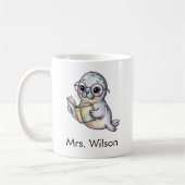Cute Seal Reading Book Custom Kaffeetasse (Links)
