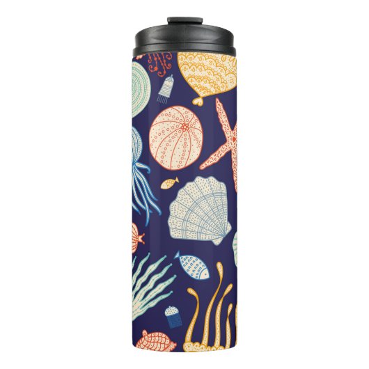 Cute seamless pattern with jellyfish, shells, fish thermosbecher (Vorderseite)