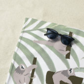 Cute Sloth Animal Pattern in Wild Forest Monogram Strandtuch (Beispiel)