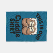 Cute Sloth Couple This Is Our Cuddle Fleecedecke (Vorderseite (Horizontal))