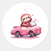 Cute Sloth Driving a Pink Convertible Runder Aufkleber (Vorderseite)