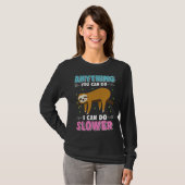 Cute Sloth Hanging Out Anything You Can Do I Can D T-Shirt (Vorne ganz)