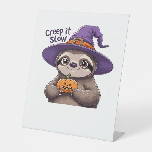 Cute Sloth Witch Halloween Shirt � Creep It Slow P Sockelschild (Vorderseite)