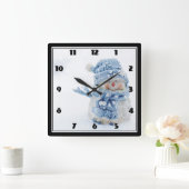 Cute Snowman in Winter Photograph Christmas Quadratische Wanduhr (Zuhause)