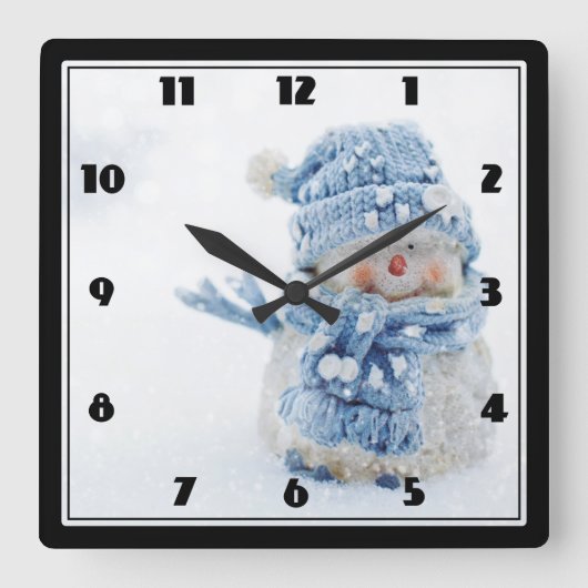 Cute Snowman in Winter Photograph Christmas Quadratische Wanduhr (Vorderseite)