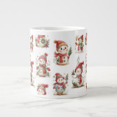 Cute snowmen with Santa hats and holly Jumbo-Tasse (Vorderseite)