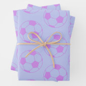 Cute Soccer Ball Pattern in Purple and Blue Geschenkpapier Set (Beispiel)