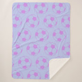 Cute Soccer Ball Pattern in Purple and Blue Sherpadecke (Vorderseite)